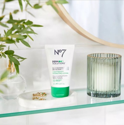 No7 Derm Solutions Lightweight Hydrating Lotion 50ml | Oily Skin & Blemish-Prone - Picture 4 of 7