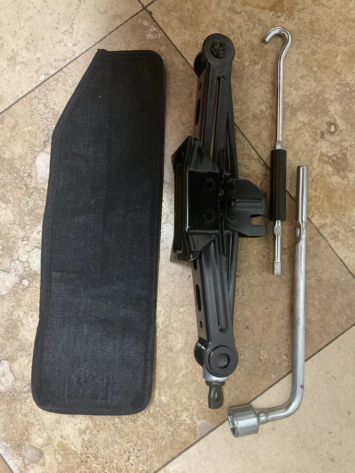 16-17-18-19 Hyundai Sonata 16-20 Kia Optima Juego de gatos de neumáticos con herramientas OEM Foto 4 de 4