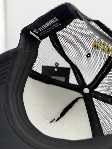 Cappello Playboy X Pleasure nero oro coniglietto camionista maglia snapback - Foto 9 di 9