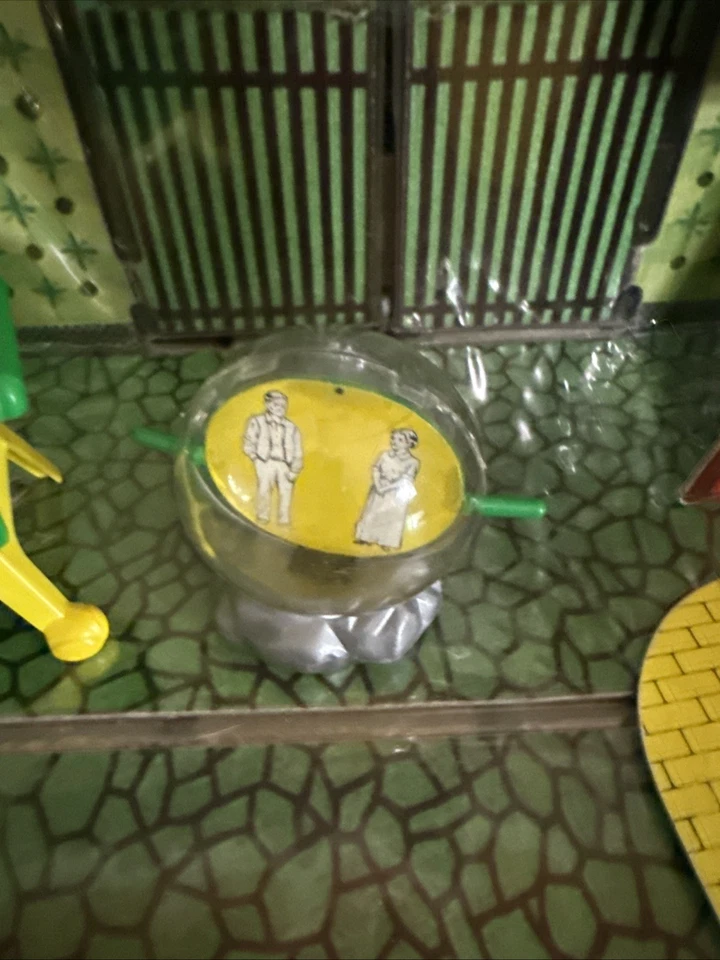 Vtg 1974 Mego Wizard Of Oz EMERALD CITY PLAYSET Complete Set W/ 7 Characters - Image 4 of 4