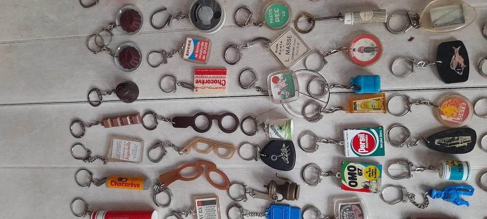 Lot porte clefs anciens années 60 alimentaire radio television banques zorro etc - Photo 3/4