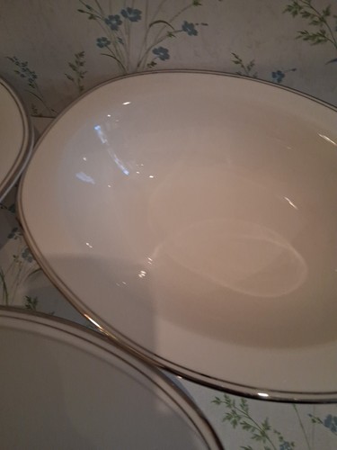 Royal Doulton Platinum Concord 28x21cm Lidded Serving Dish Plus 2 Serving Dishes - Picture 3 of 9
