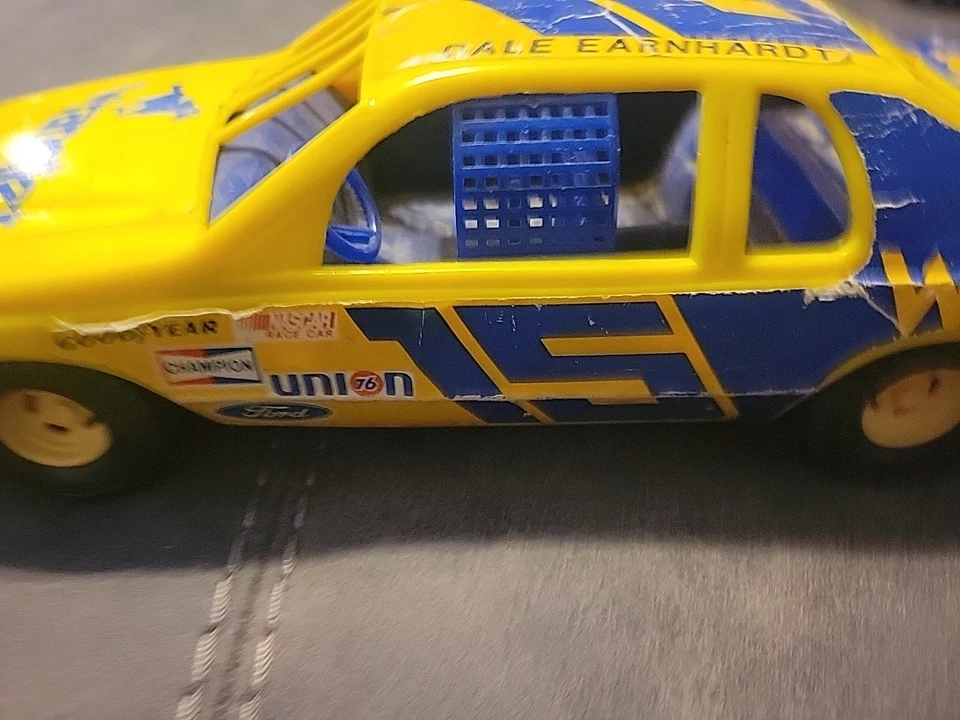 Coche de juguete de plástico Ertl 1983 Dale Earnhardt Foto 4 de 4