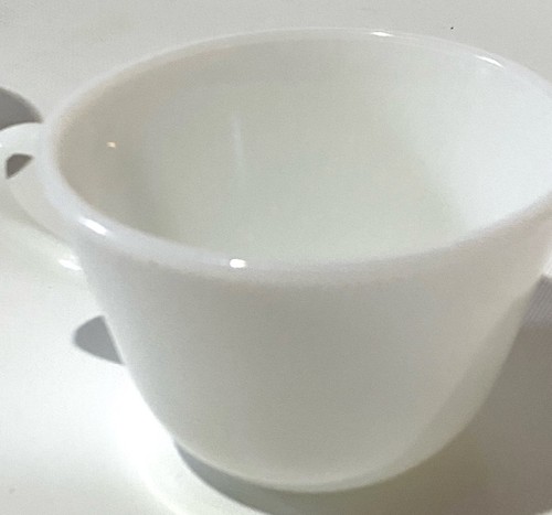 Lot Of 4 Vintage Pyrex White Milk Glass Mugs Coffee Cups Retro - Picture 2 of 7