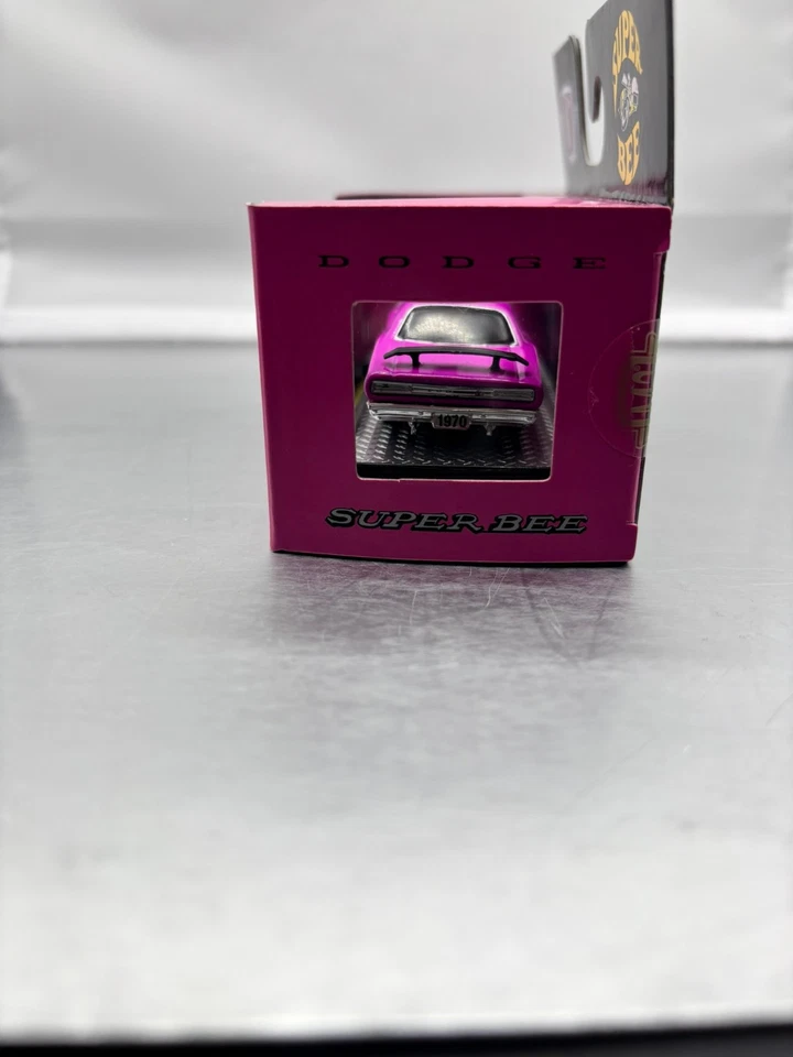 M2 Machines  (Super Bee )-  (1970 Dodge Coronet "Super Bee" Hemi) - Image 4 of 4