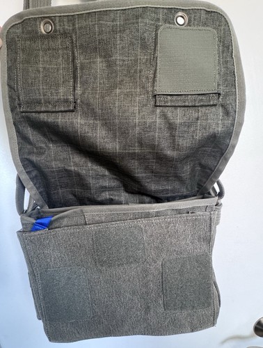 Think Tank Photo Retrospective 7M Shoulder Bag for Cameras NEW Pinestone - Picture 2 of 8
