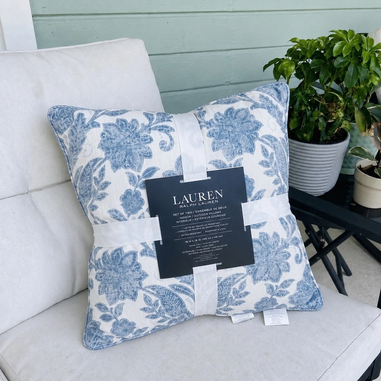 New Lauren Ralph Lauren Indoor Outdoor Set of 2 Blue White Floral Print Pillows