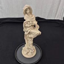 Italian Vittoria Collection Made in Italy Figurine Statue Woman Art Sculpture