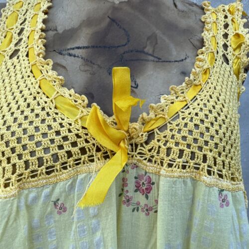 Vestido sin mangas de algodón estampado floral amarillo vintage de los años 20 convertible de peluche de los años 30 - Imagen 8 de 20