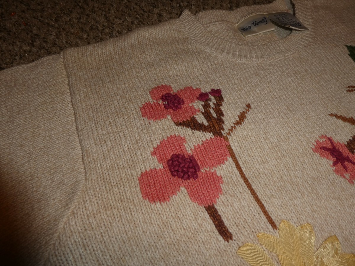 VTG TWO TWENTY KNIT EMBROIDERED FLORAL DECOR PULLOVER