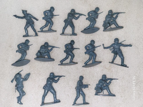 Airfix German Infantry Plastic Soldier Figure 1/32 14 Figures