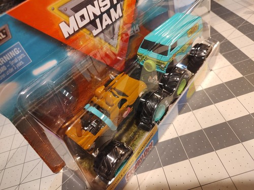 Neu True Metal Monster Jam Double Down Showdown Scooby-Doo & Mystery Machine - Bild 3 von 4