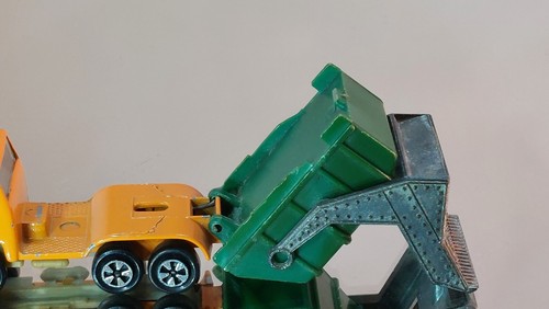 Bernard Refuse Truck - Majorette - Orange Green - Imagen 9 de 10