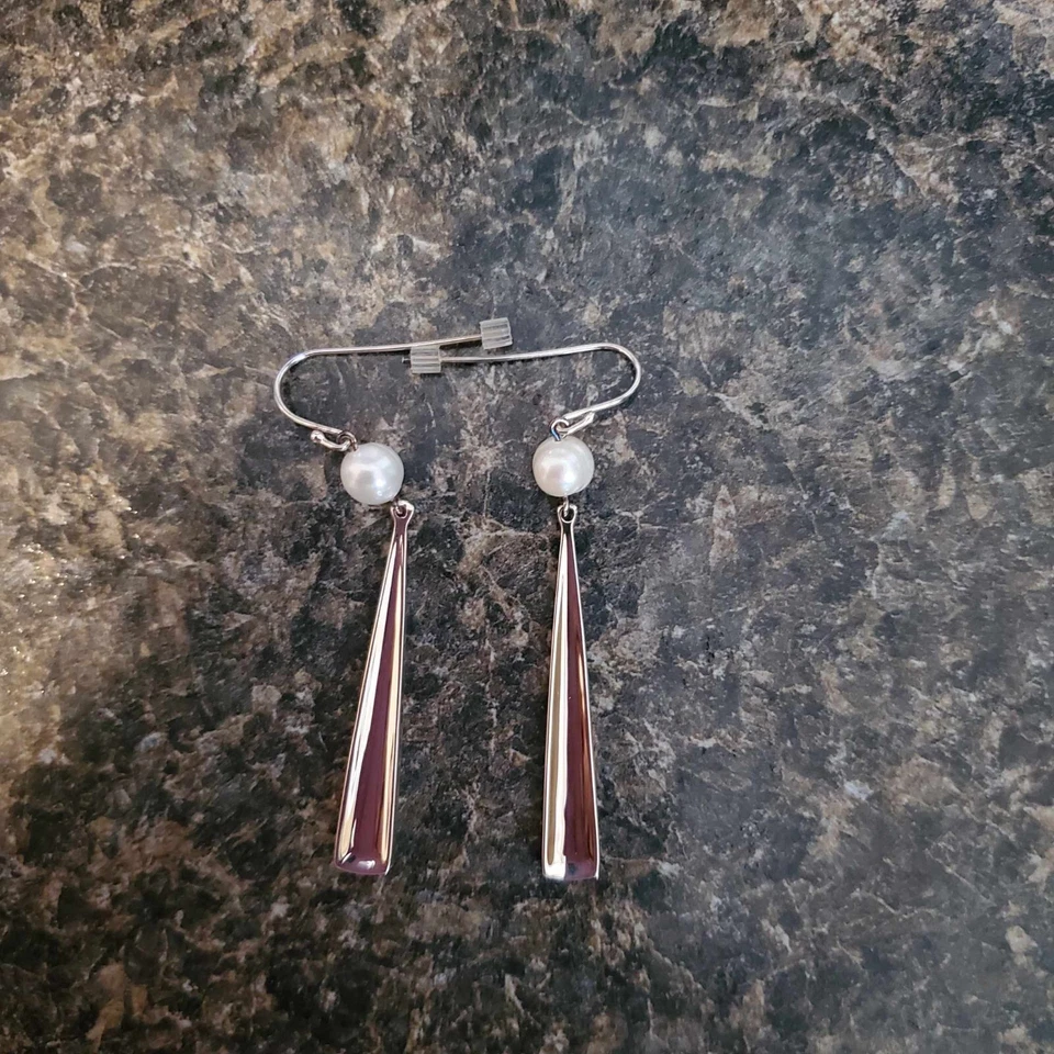 PENDIENTES MODERNOS ROBERT LEE MORRIS RLM ESTUDIO PERLA CON DISEÑO COLGANTE PLATEADO Foto 3 de 4