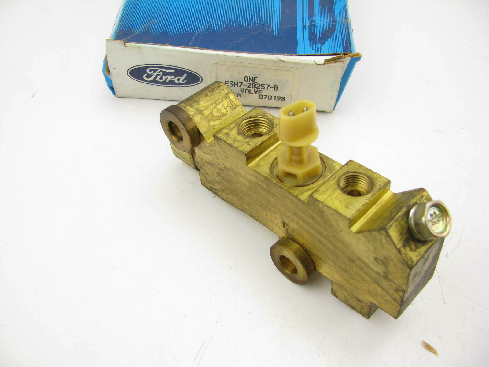 NEW OEM Ford E3HZ2B257B Brake Pressure Differential Valve 19831989 FFT900 eBay