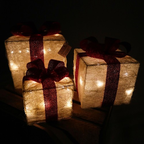 LED Christmas Gift Boxes Parcel Light Up Set Of 3 Xmas Indoor Festive Home Decor - Picture 6 of 7