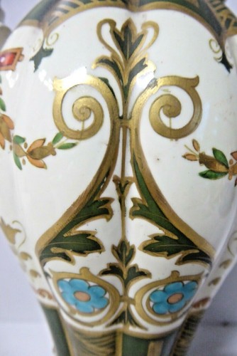 ANTIQUE VICTORIAN ART NOUVEAU WEDGWOOD VASE GILT TWIN HANDLED HAND PAINTED - Picture 2 of 11