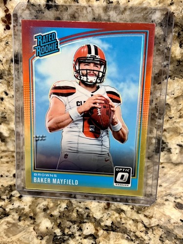 2018 Panini Optic BAKER MAYFIELD RED YELLOW PRIZM Rated Rookie RC #153 Rams - Photo 1 sur 2