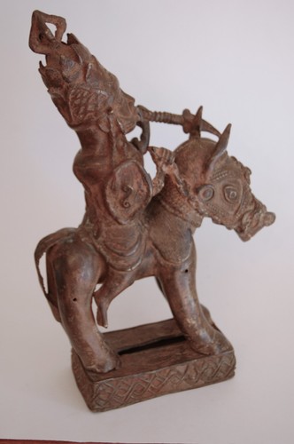 Scultura africana in bronzo fuso di guerriero a cavallo, Benin Nigeria antica - Foto 6 di 8