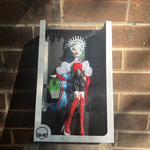 Monster High Ghouluxe Puppe Ghoulia Yelps Neu in OVP