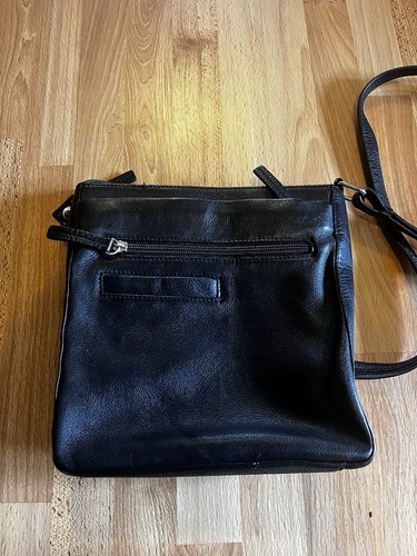 Etienne Aigner Black Leather Crossbody Bag with Adjustable Strap - Picture 4 of 4