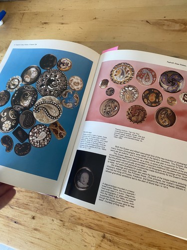ABOUT BUTTONS: A COLLECTOR'S GUIDE, 150 AD TO THE PRESENT By Peggy Ann Osborne - Picture 6 of 10