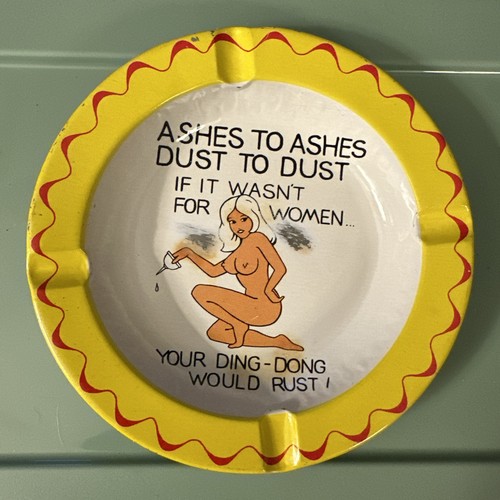 CENICERO DE COLECCIÓN PIN-UP HOJALATA HUMOR, CENIZAS A CENIZAS POLVO A POLVO,,, DING DONG ÓXIDO, AÑOS 60 - Imagen 1 de 3
