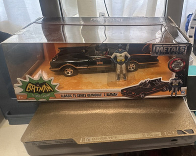 Jada Toys 1:24 Classic TV Series Batmobile & Batman Diecast Car With Figure
