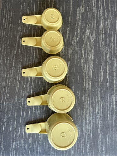 Vintage Tupperware Measuring Cup Set of 5 Harvest Yellow USA 1 Cup 3/4 2/3 1/3+ - Picture 2 of 2