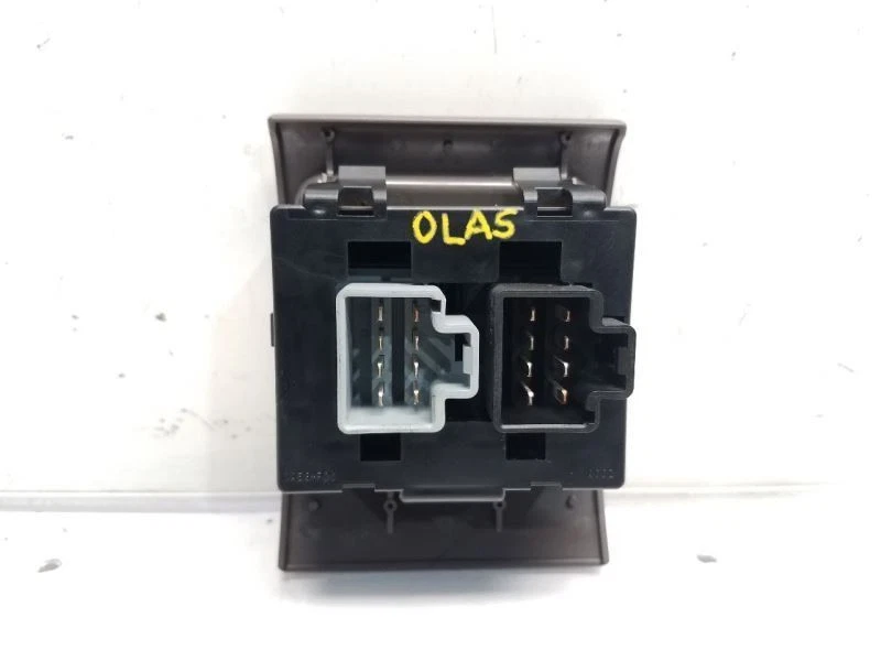 Interruptor de ventana trasera Chrysler PT Cruiser 2002  Foto 2 de 3