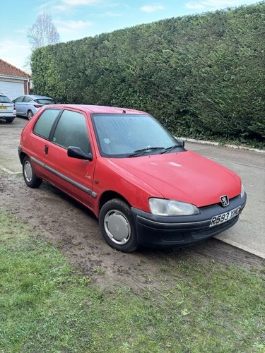 Peugeot 106 Xn Base Model Drives Well 1.1L Red 3 Door Spacious Interior - Picture 1 of 17