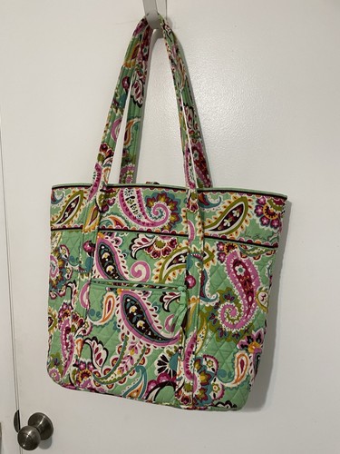 Vera Bradley gesteppte grün rosa Beuteltasche Tasche Tutti Frutti Paisleymuster 14”x17” neu - Bild 11 von 12