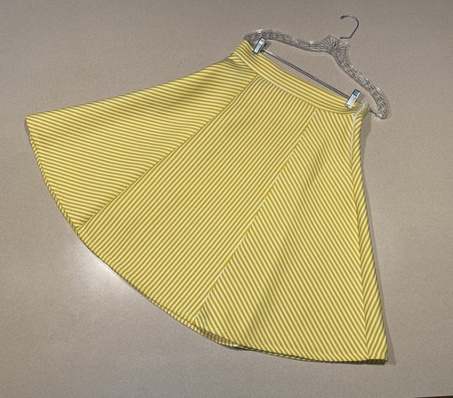 Skirt Yellow White Stripe Thick Neoprene Feeling Dani’s Choice Size Large - Picture 3 of 9