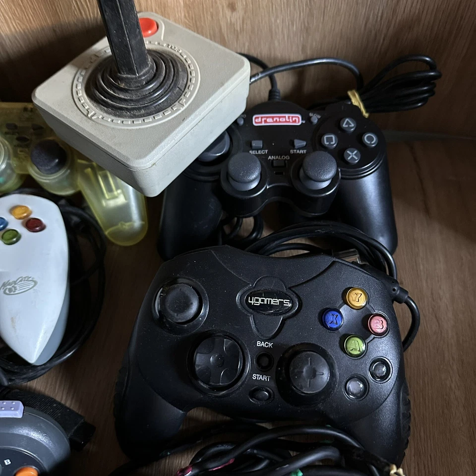 13 X Joblot Of Untested Spares Controller Pads N64 PS2 PS1 XBOX & More - Image 3 of 4