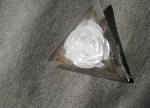 Vintage Reverse Carved Lucite White Rose- Green Leaves Flower Brooch Pyramid Pin - Picture 6 of 11