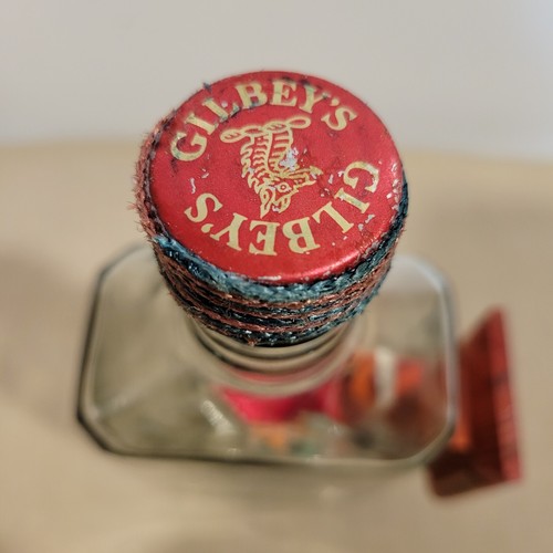 Vintage Ship In A Bottle - Bahamas- W & A Gilbey Gin Bottle on a stand. - Picture 5 of 8