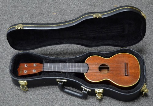 Martin Style 2 Soprano Ukulele Vintage anni '40 con HSC - Usato - Foto 14 di 14