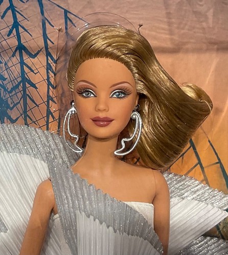 2010 Dolls of the World Sydney Opera House Barbie doll NRFB - Imagen 2 de 9