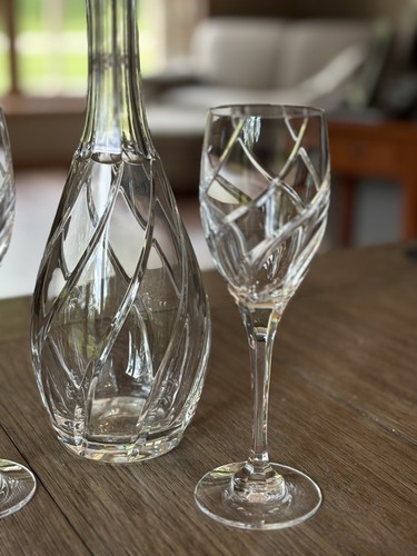 Mikasa Olympus 15" Decanter w/Stopper 2 Wine Glasses Rare Swirl Cuts Set - Picture 3 of 19