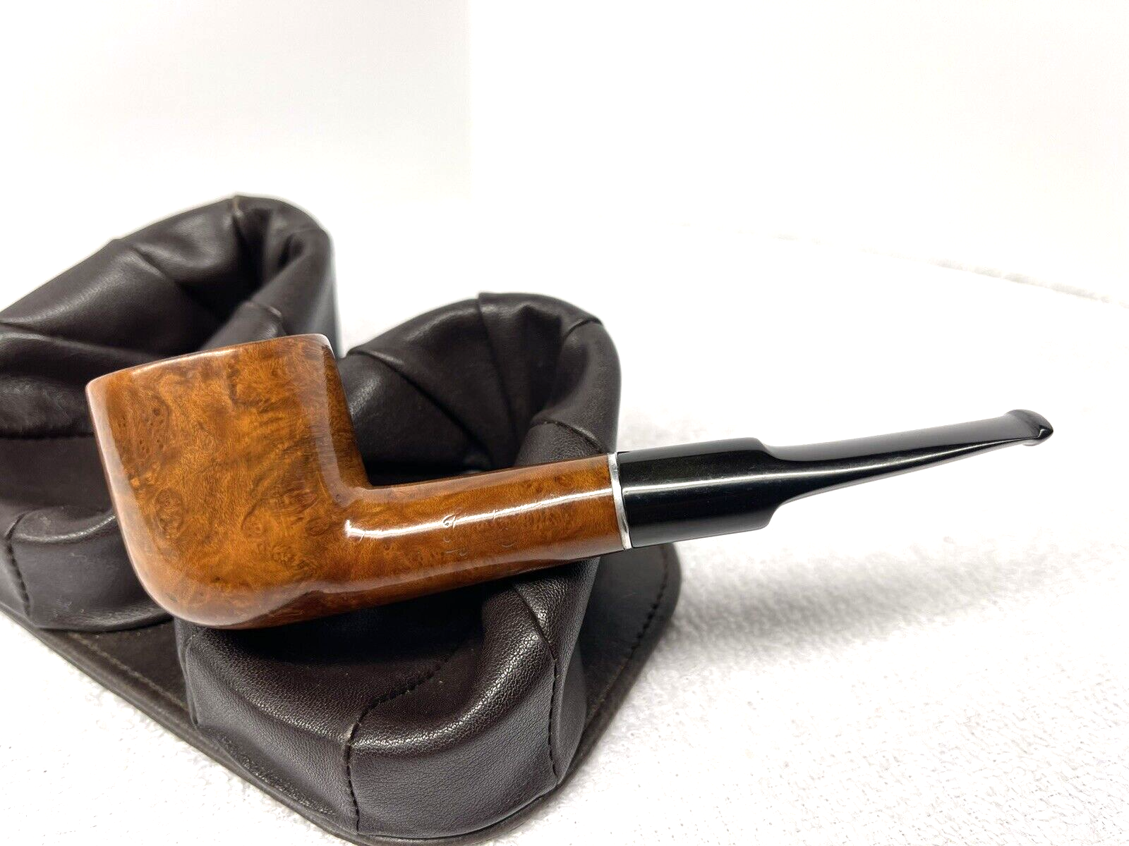 Smooth Large, Thick Walled No Named  Pot w Screw in Saddle Stem-image