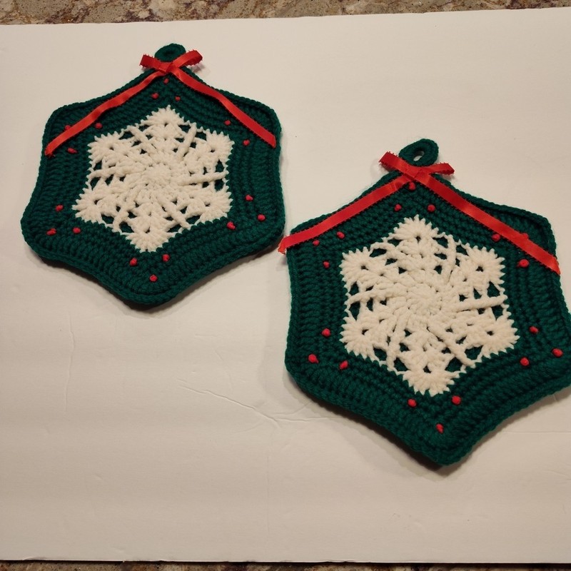 Christmas Handmade Crochet Pot Holders  Green White Red Country Farmhouse New