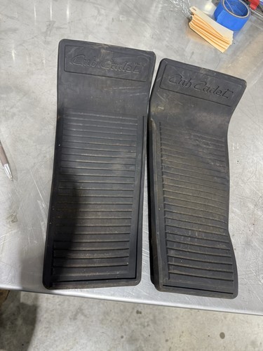 Cub Cadet Foot Treads 1641 1440 1862 1861 1864 1863 1782 2182 2284 2084 - Picture 1 of 3