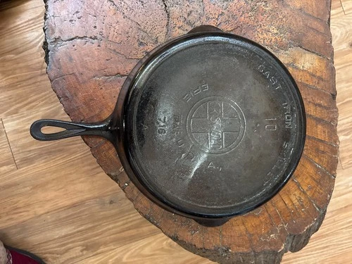 Griswold No. 10 Skillet #716 Large Slant Logo Heat Ring Erie Circa 1920s