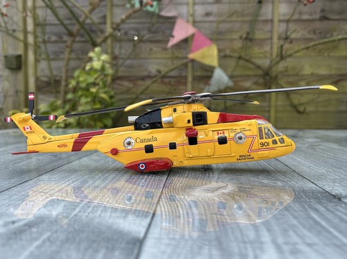 1:72 NEW-RAY AGUSTA WESTLAND CH-149 CORMORANT CANADIAN AIR RESCUE HELICOPTER - Picture 7 of 19