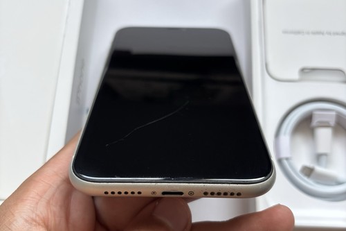 iPhone 11 64GB- Fair Condition- 75% 🔋- Unlocked - Photo 6 sur 7