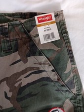Men's Wrangler Relaxed Fit Cargo Shorts w/ Stretch Green Brown Camo Size 40R
