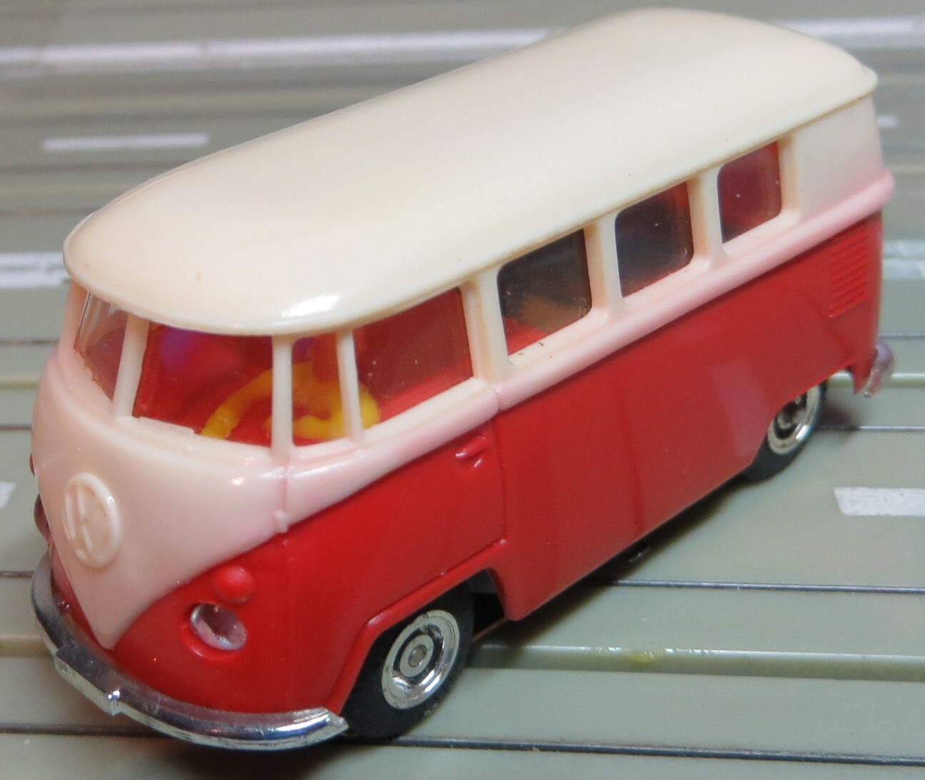 Faller AMS -- VW Bulli mit Zinkgetriebe und Selenschleifer Faller AMS -- VW Bulli mit Zinkgetriebe und Selenschleifer