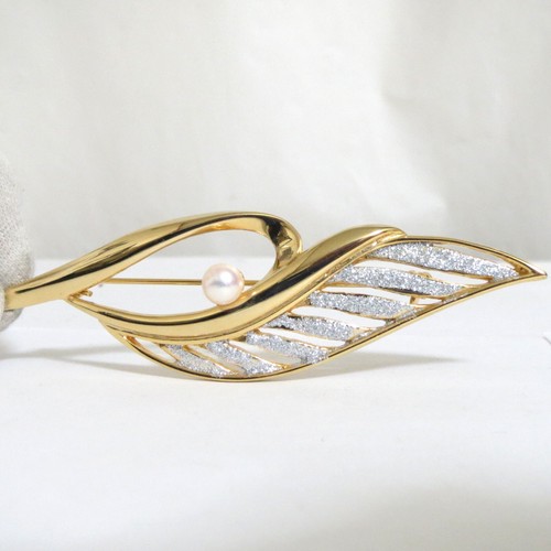 Authentic Mikimoto Pearl Island Akoya Pearl Brooch Goldtone Metal in Case Good - Picture 6 of 19
