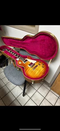 Gibson 2016 T  Traditional Plus Les Paul + Pedals.