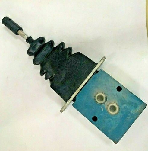 Rexroth 2TH6L06-10/1M Hydraulic Joystick Control Valve - Picture 1 of 3